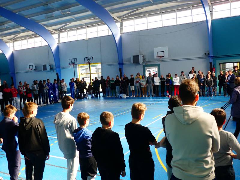 minute-de-silence-epinal-professeur-francais-decede (1)