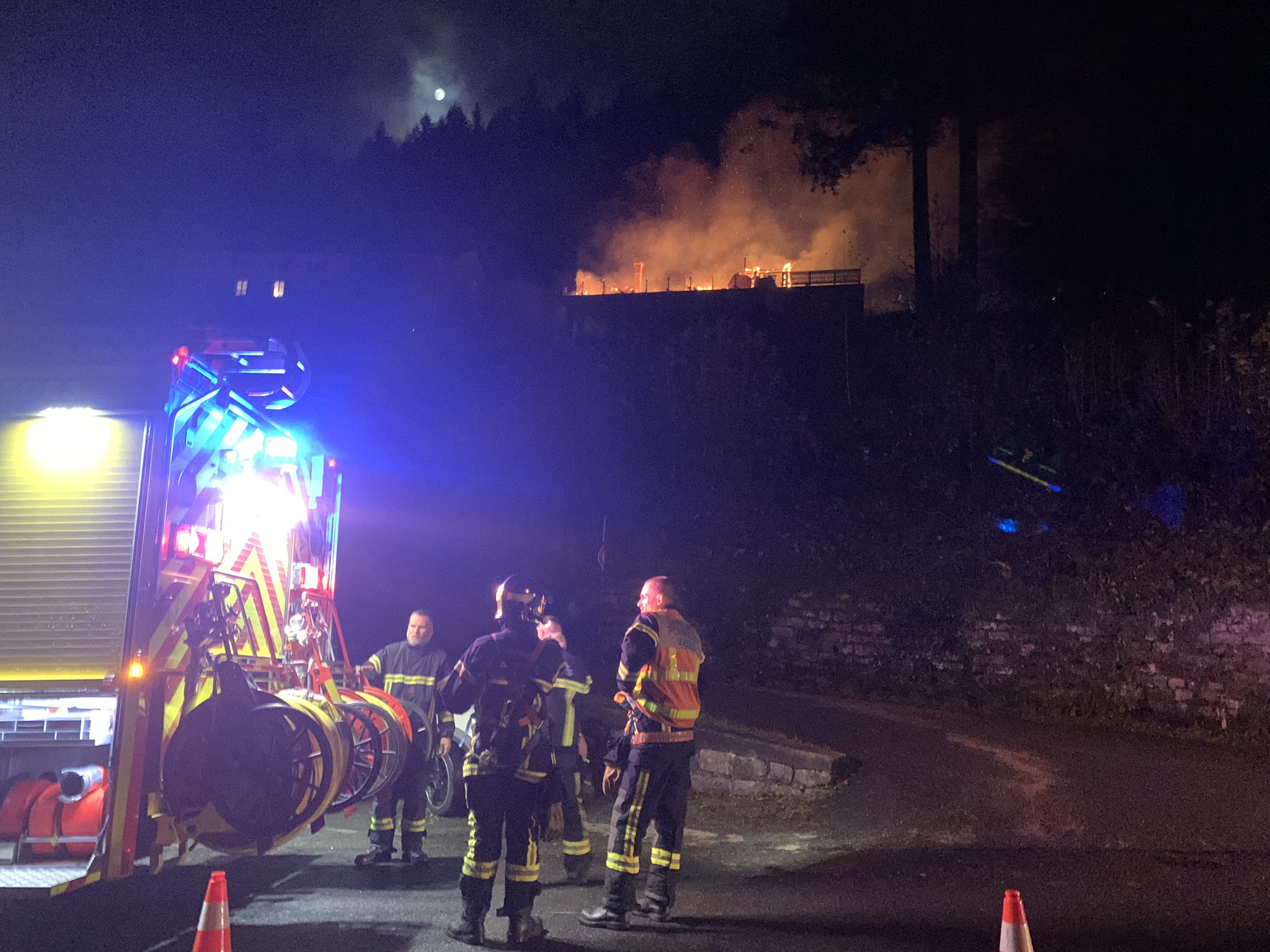 Les pompiers sont parvenus à maîtriser l'incendie un peu après 19h/Photo J.C 
