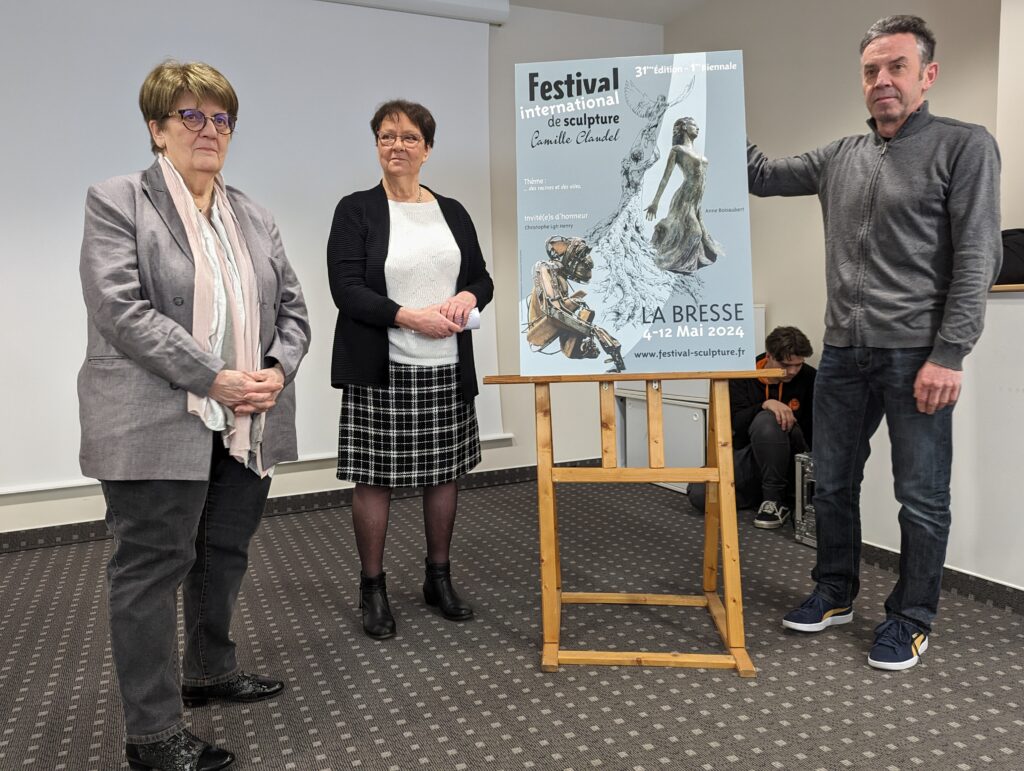 M. Crouvezier, A. Ducret et O. Claudon, artiste qui signe cette nouvelle affiche du festival. 